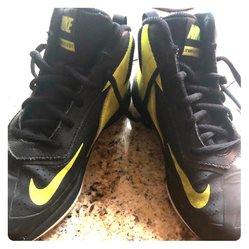 Boys size 3 Nike shoes